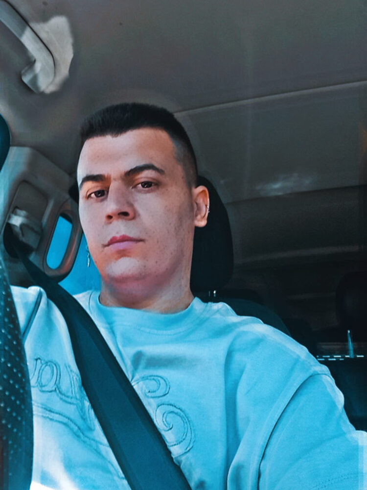 Foto de perfil de Adrian