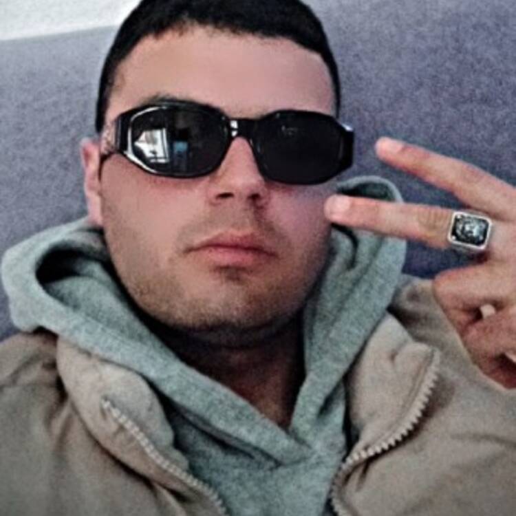 Foto de perfil de Adrian