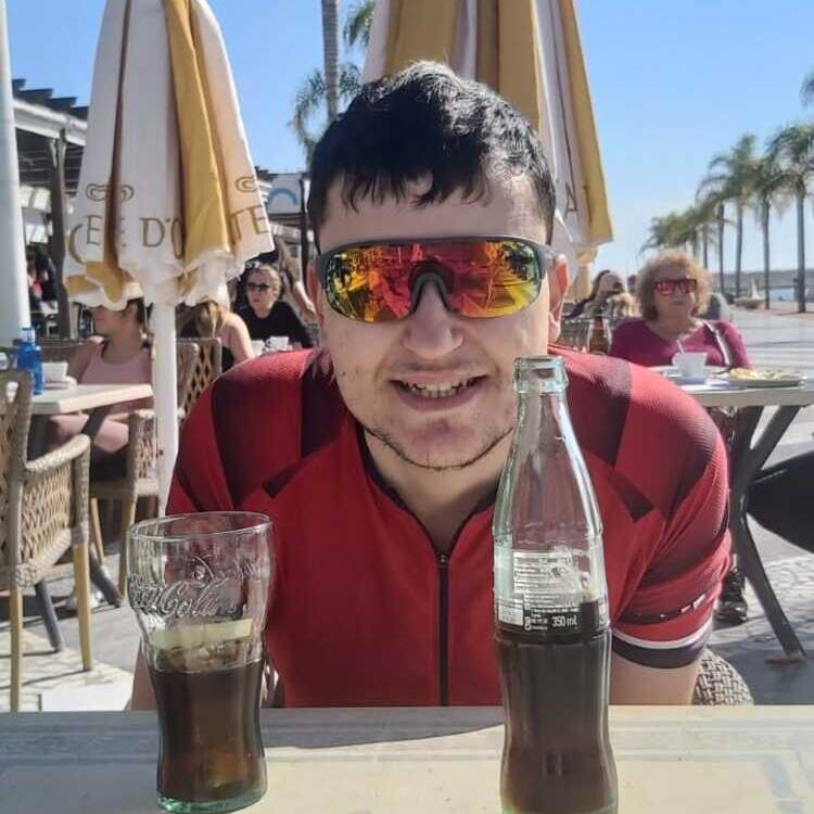 Foto de perfil de Adrian